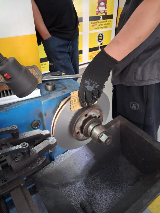 Brake discs cleaning